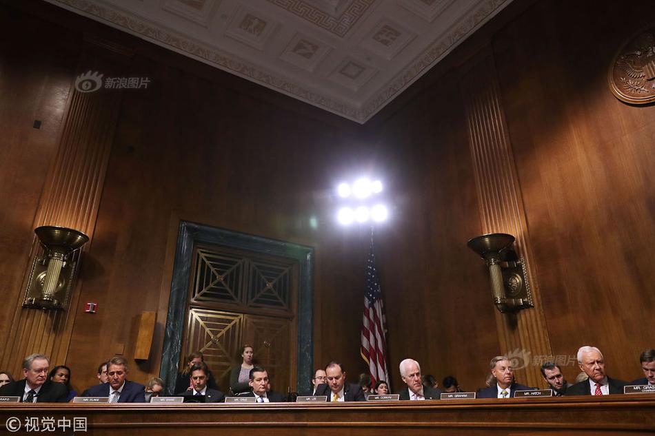 腾{讯}控:股10月3日斥资5.5亿港元回购81.7万股