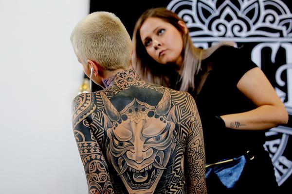 破解线上买酒真假难题！京,东:承诺：10月30日起茅台、五粮液100%无假货