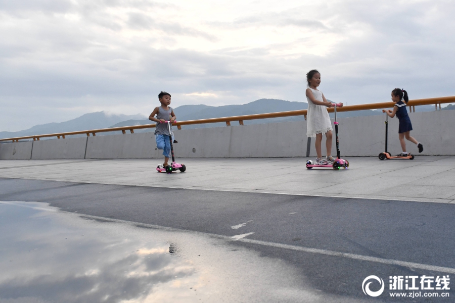 电力设备行业资!金流出榜：宁德时代、阳光电源等净流出资金居前